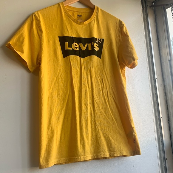 Levi’s Yellow Branded Tee Size Medium - Picture 1 of 4